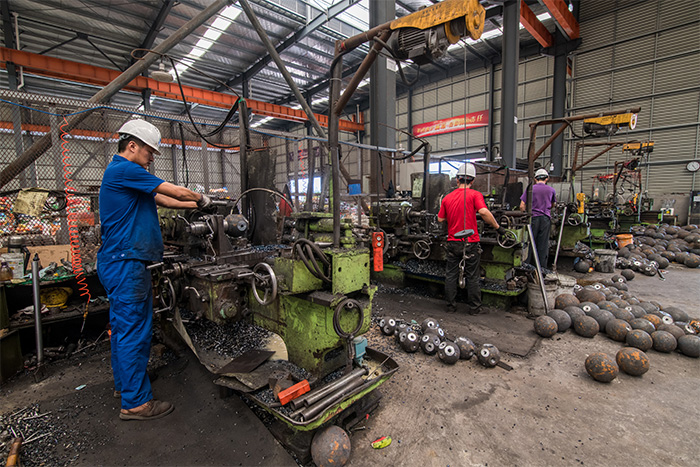 松原网架配件车间